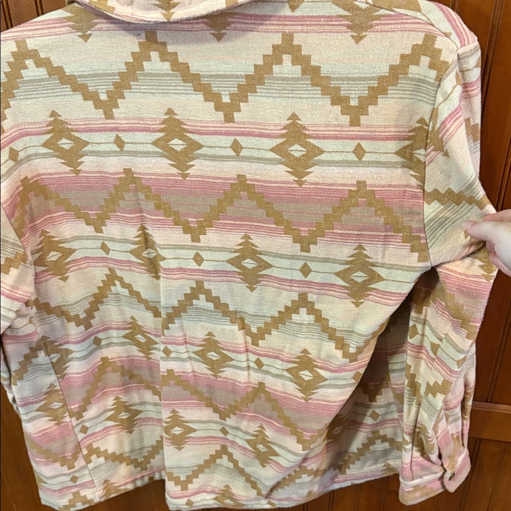 Geometric Patterned Button-Up Shirt - Picture 3 of 3